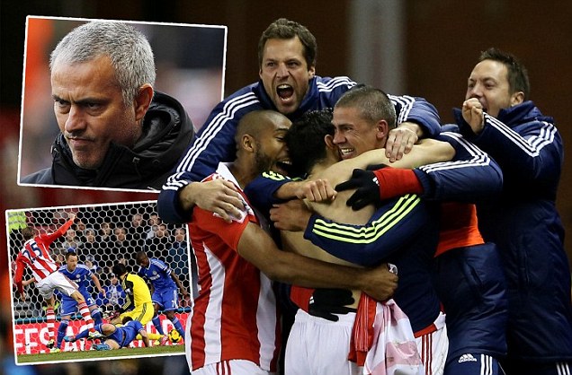 Chelsea 2 Stoke 3, Mourinho Sesalkan Pertahanan Chelsea Rapuh